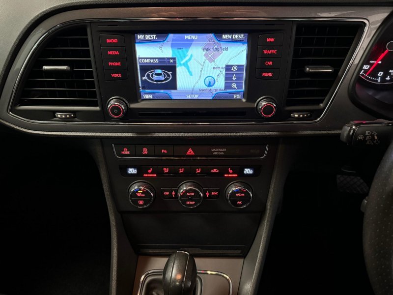 SEAT LEON