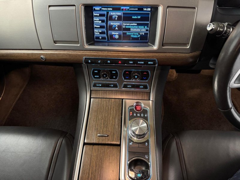 JAGUAR XF