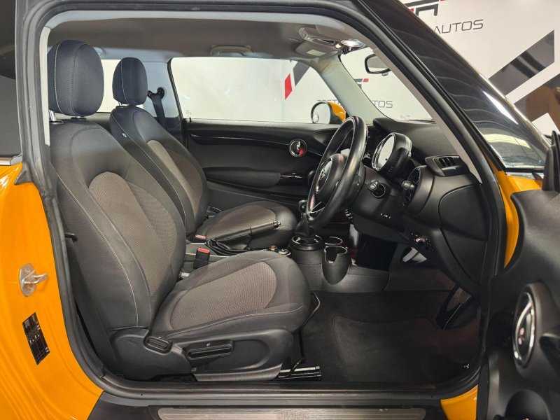 MINI HATCH