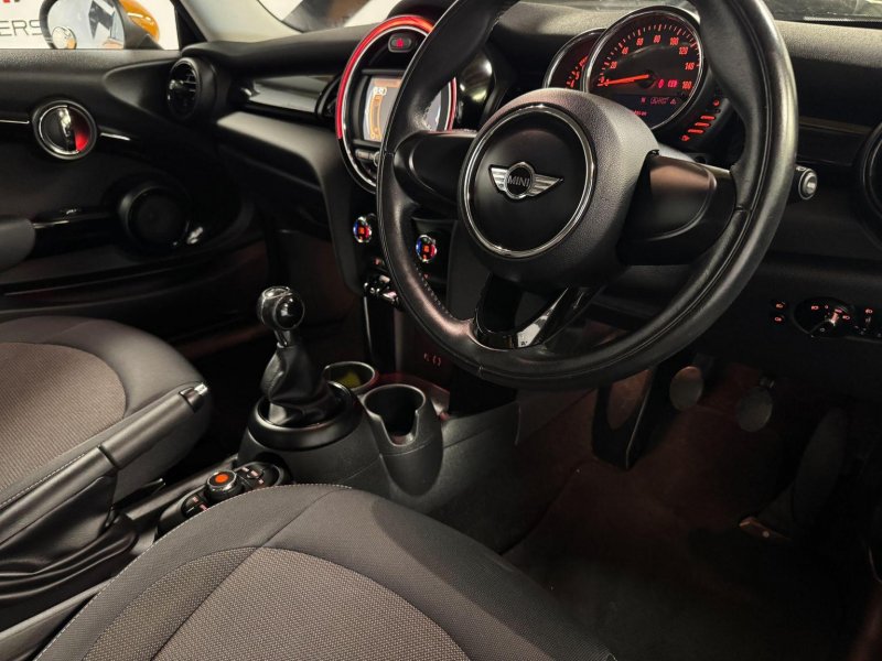 MINI HATCH